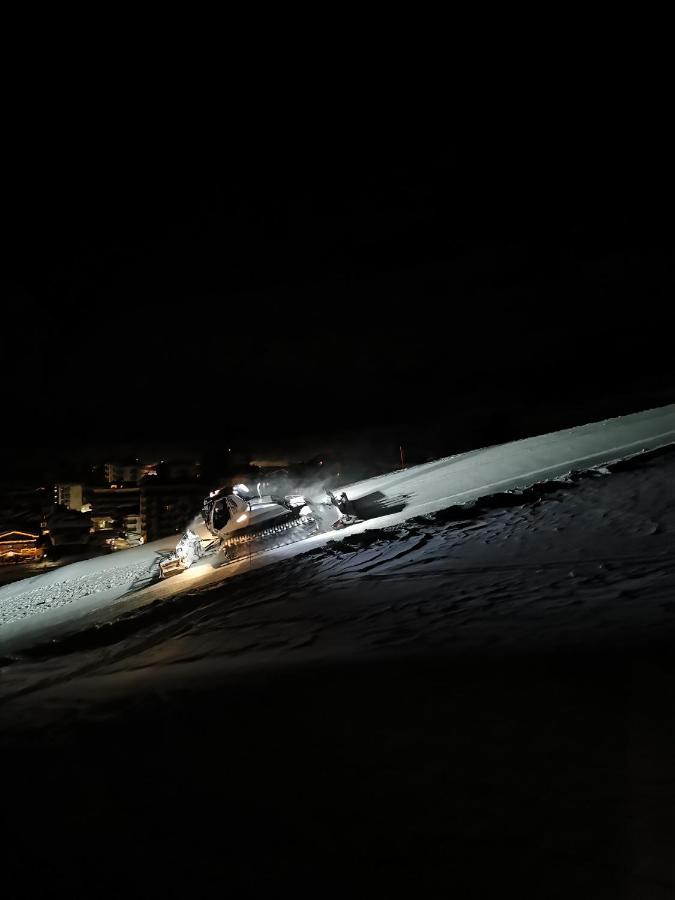 Home On Slopes, The Slope N°3 Is Under The Balcony! 布勒伊-切尔维尼亚 外观 照片